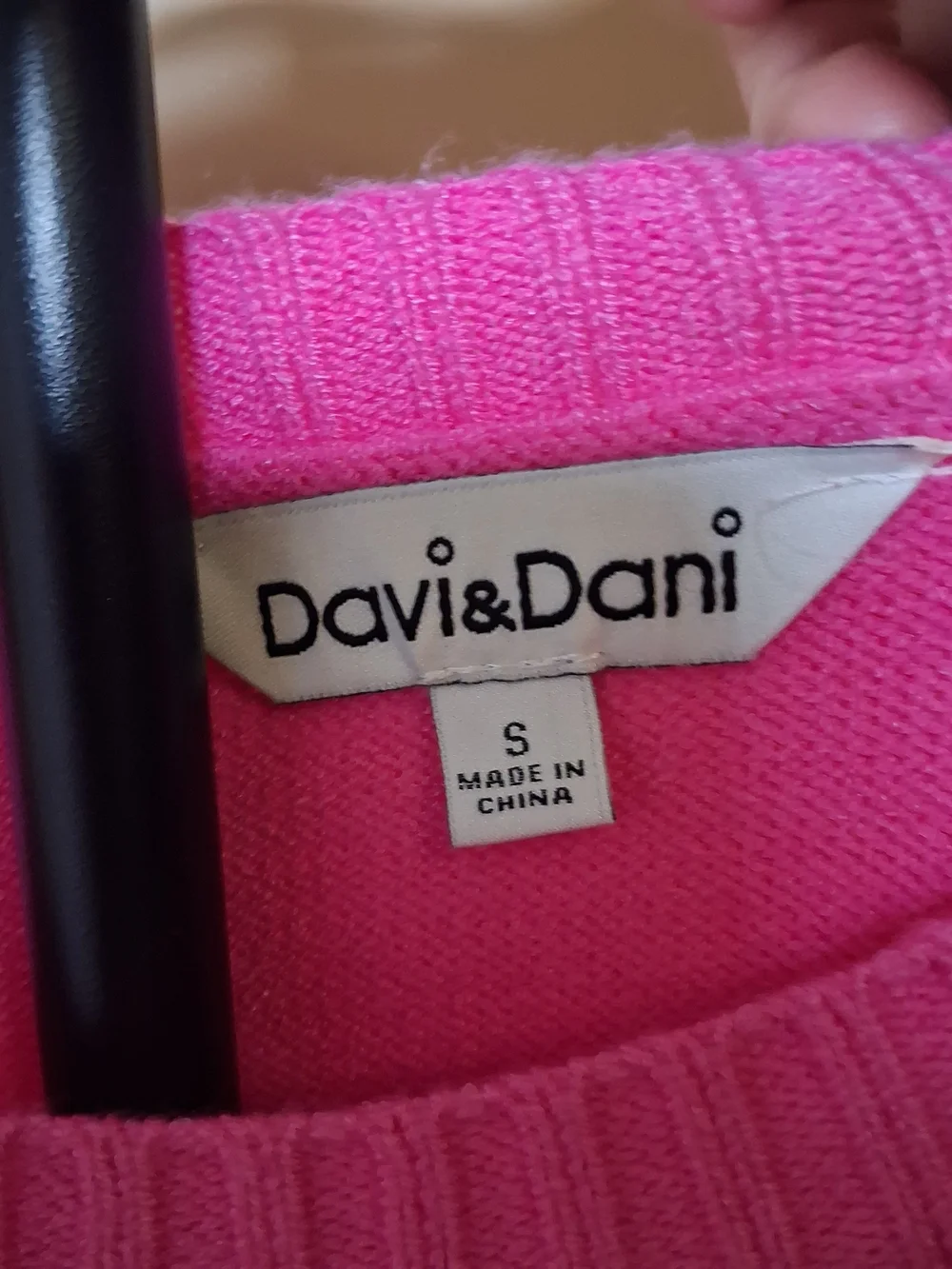Davi & Dani Women’s Crochet Sleeve Pink Knit Sweater; Size S - Picture 9 of 11